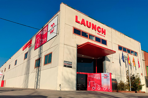 Rótulo con letras corporeas en nave comercial