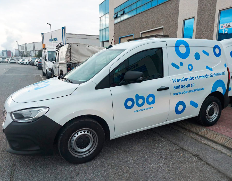 Rotulación de furgoneta comercial