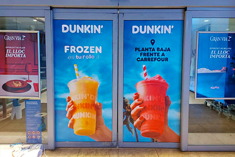 Rotulación de puertas en centro comercial