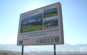 Valla publicitaria de medidas 8x3 standard, en vinilo de impresión digital Valla publicitaria 4x3 a doble cara y marcos redondos